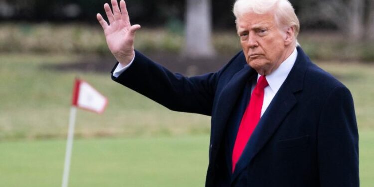 Trump analiza prohibir viajes a EE.UU. a ciudadanos de 43 países