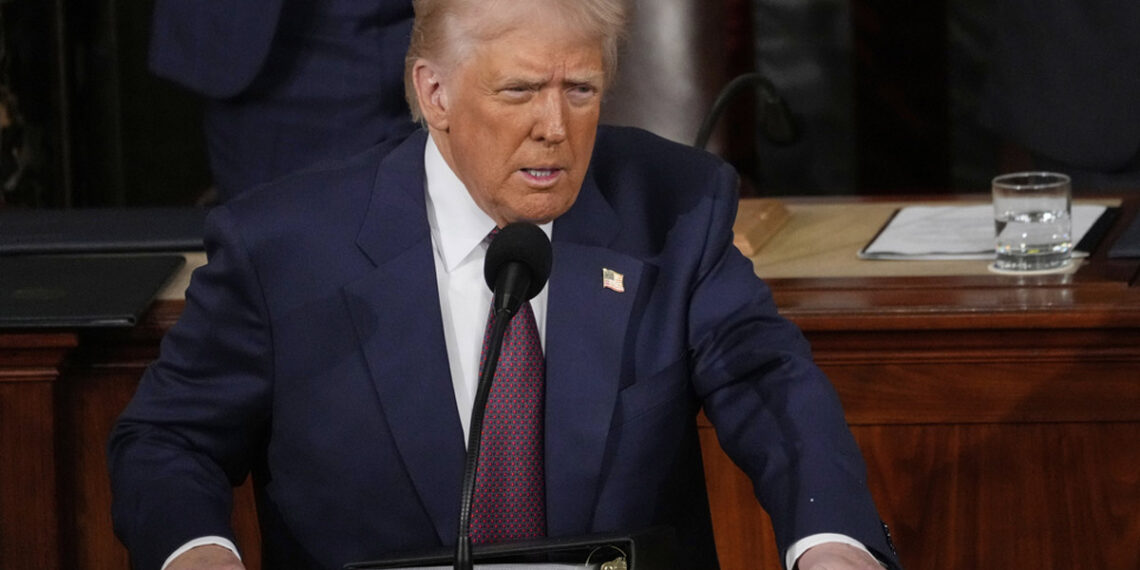 Trump planea ampliar prohibiciones de viajes para ciertos extranjeros