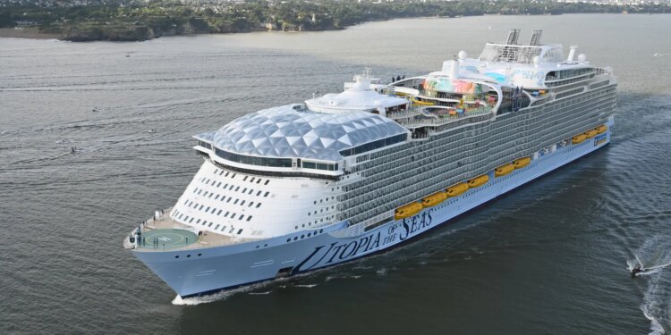 Un nuevo crucero para más de cinco mil pasajeros realiza viajes de solo tres noches por el Caribe