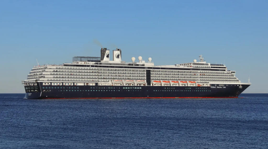 Enorme crucero llegó a Mar del Plata por una emergencia a bordo « Diario La Capital de Mar del Plata