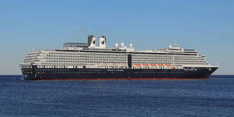 Enorme crucero llegó a Mar del Plata por una emergencia a bordo « Diario La Capital de Mar del Plata