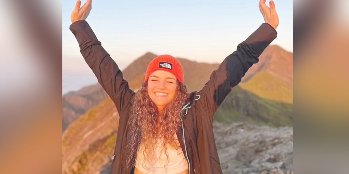 "Vivió la vida al máximo": Muere joven influencer de viajes tras caer mientras escalaba una montaña en Gales
