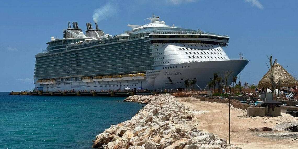 Pedernales recibe uno de los cruceros más grandes del mundo con más de 8,600 personas a bordo