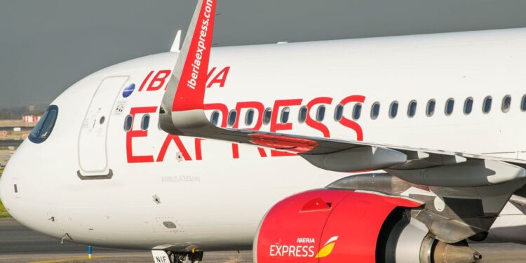 Aerolíneas y agencias de viaje exigen datos de la huelga general de turismo en Canarias