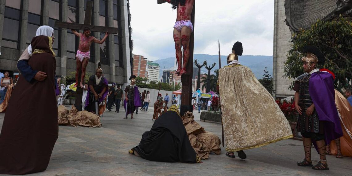Antioquia exhibió sus 20 mejores destinos para Semana Santa con “procesión” en La Alpujarra