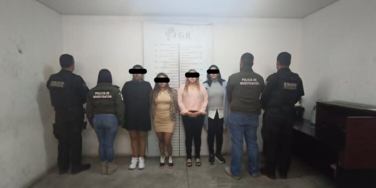 Detienen a 8 presuntos defraudadores en Zacatecas; hacían sorteos de viajes y celulares