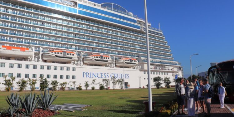 Llegarán a Puerto Vallarta 23 cruceros en abril