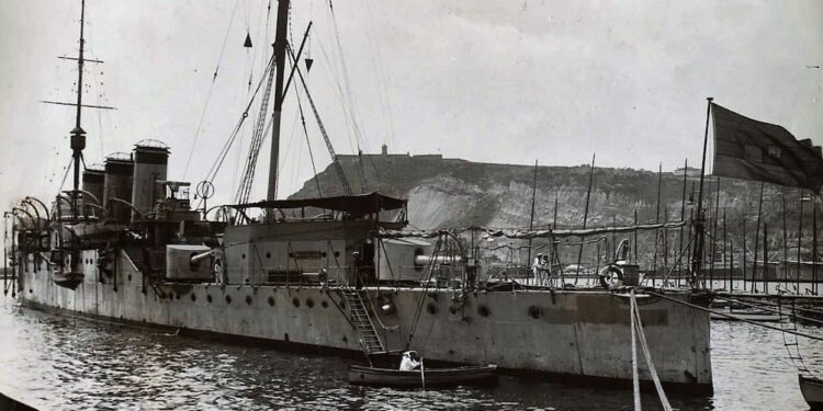 Noventa y cuatro años del crucero “República” » Puente de Mando, por Juan Carlos Díaz Lorenzo