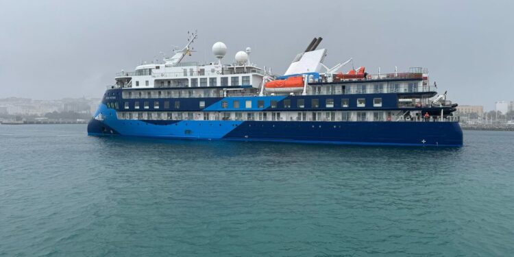 Ceuta recibe al exclusivo Ocean Victory, el crucero boutique que apuesta por el turismo de calidad