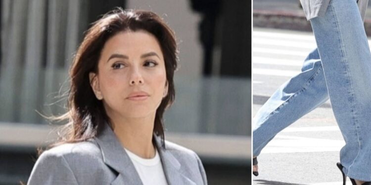 Eva Longoria sabe que si eres bajita, los jeans acampanados se llevan con sandalias de tacón