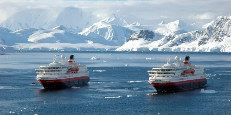 «Nos encontramos cuatro cruceros al día»