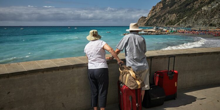 El Gobierno crea una tarifa plana de 50 euros para viajes del Imserso