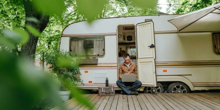 El mejor generador eléctrico para los viajes en furgoneta camper o autocaravana de un par de días (o para un apagón general, claro)