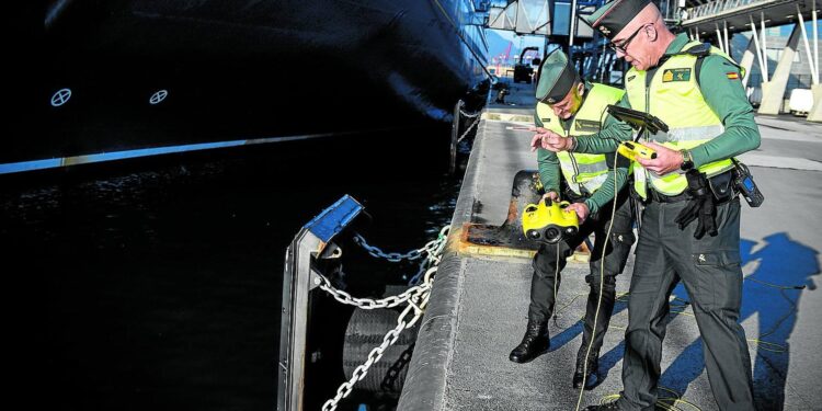 El 'gran hermano' de los cruceros: así es la lucha de la Guardia Civil contra el narcotráfico y el blanqueo de capitales