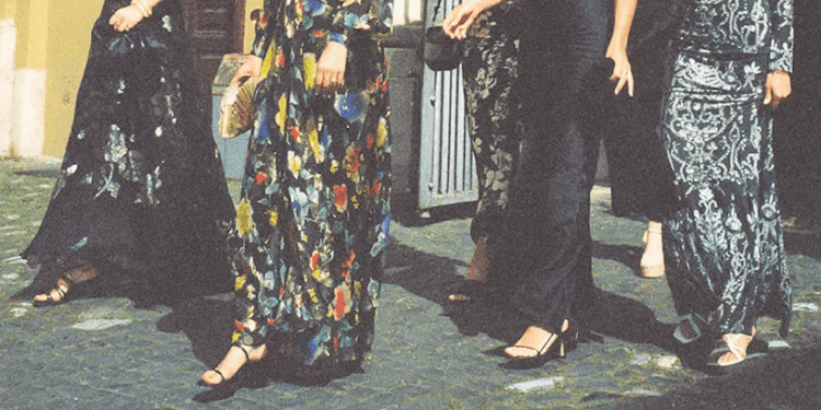 Cómo elegir las sandalias de invitada perfectas para eventos formales en Primavera-Verano 2025