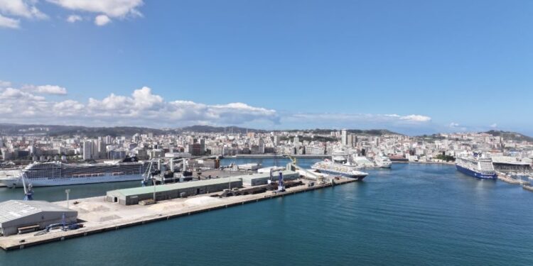 Un millón de euros de impacto económico deja la llegada simultánea de cinco cruceros a A Coruña