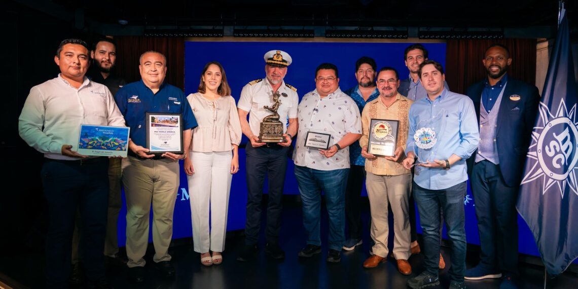 RECIBE JOSÉ LUIS CHACÓN AL CRUCERO MSC WORLD AMERICA EN COZUMEL
