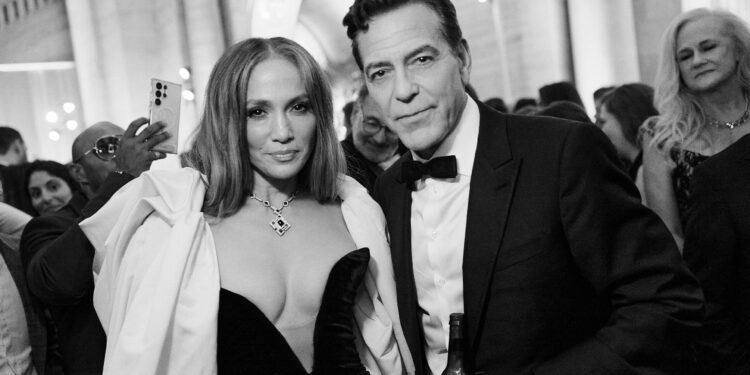 Kaia Gerber, Cindy Crawford, Jennifer Lopez, Uma Thurman, and More Toasted George Clooney at the Opening of ‘Good Night, and Good Luck’ on Broadway