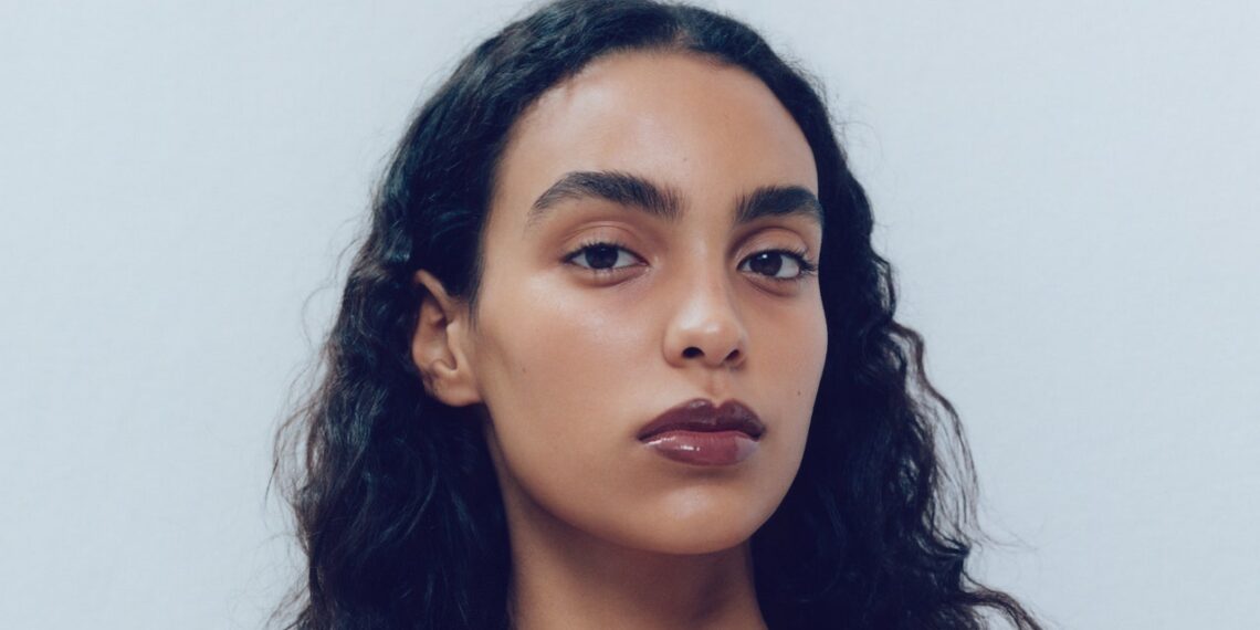 The Ultimate Wavy Hair Routine, According to the Pros
