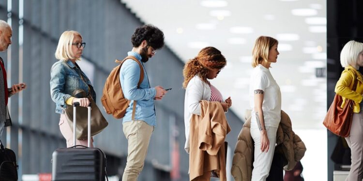IATA: la demanda de viajes aéreos se desacelera en febrero