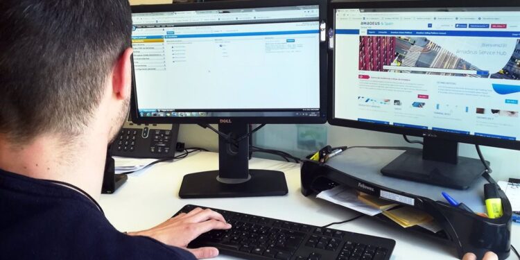 Las agencias de viajes, afectadas con cargas de trabajo adicional por el apagón de este lunes