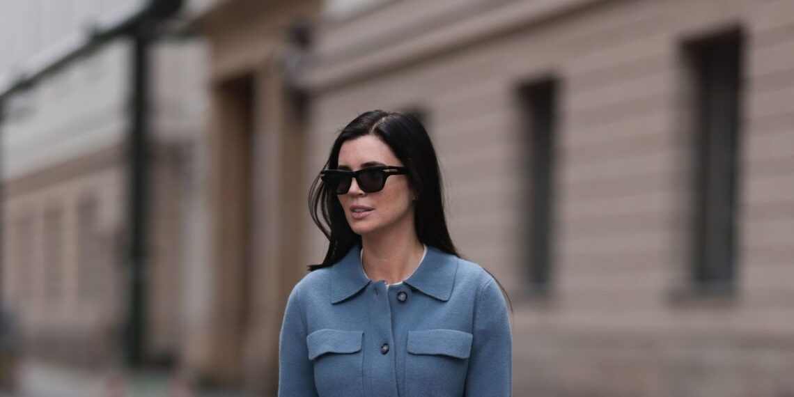Las mejores blusas para llevar con jeans cigarette en Primavera-Verano 2025