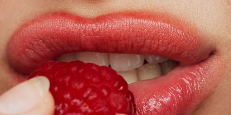 The Health Benefits of Raspberries For Beautiful Skin and Hair