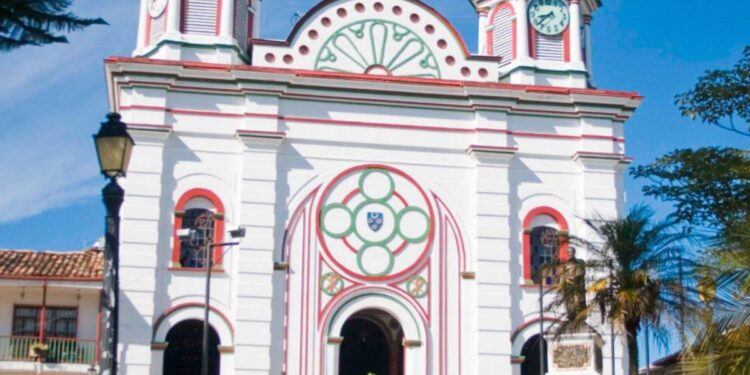 La lista de los mejores destinos de Colombia para “puebliar” en Semana Santa, según Fontur; hay tres en Antioquia