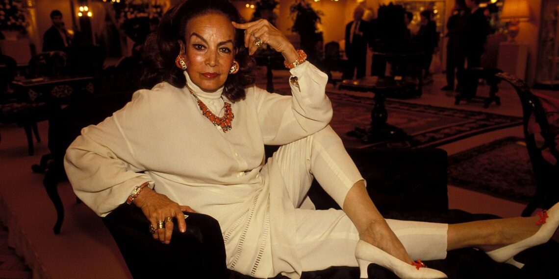 Los pantalones capri blancos de los 90 que llevó María Félix regresan en Primavera-Verano 2025 (están en Zara)