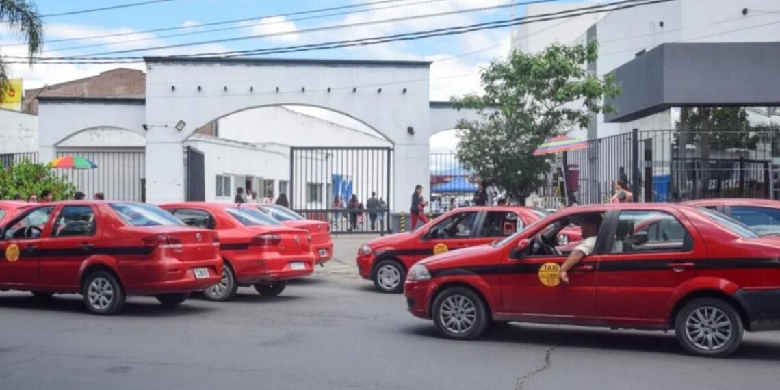 Tras regular las aplicaciones de viajes, los taxistas iniciarán acciones legales - Notas - Siempre Juntos