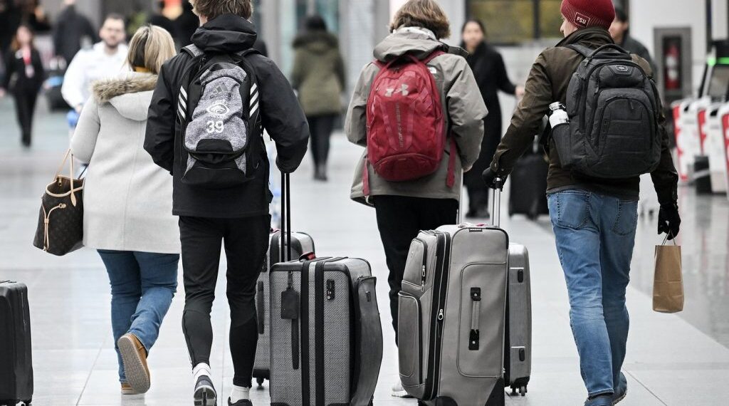 Miles de turistas cancelan viajes a EE.UU. y se van a Europa y el Caribe