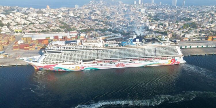 Arriba a Mazatlán Crucero Norwegian Joy, con 5 mil 900 cruceristas- Grupo Milenio