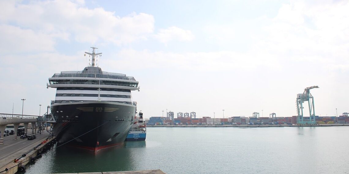 Valencia mantiene sus tráficos de cruceros en un año marcado por la DANA