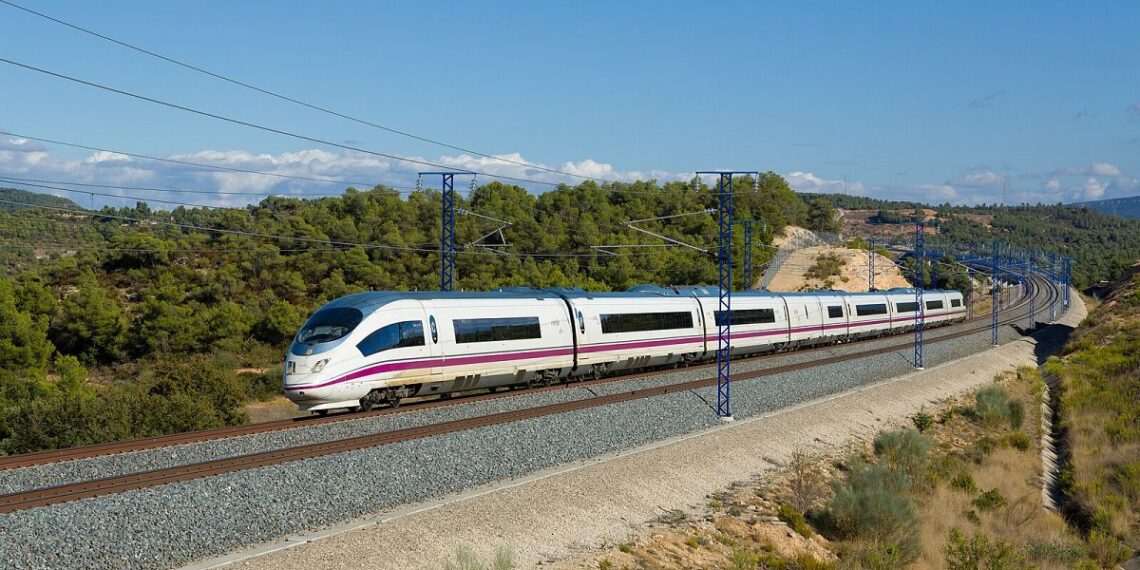 España en tren, sin colas: Interrail y Eurail ya permiten reservar Renfe por internet