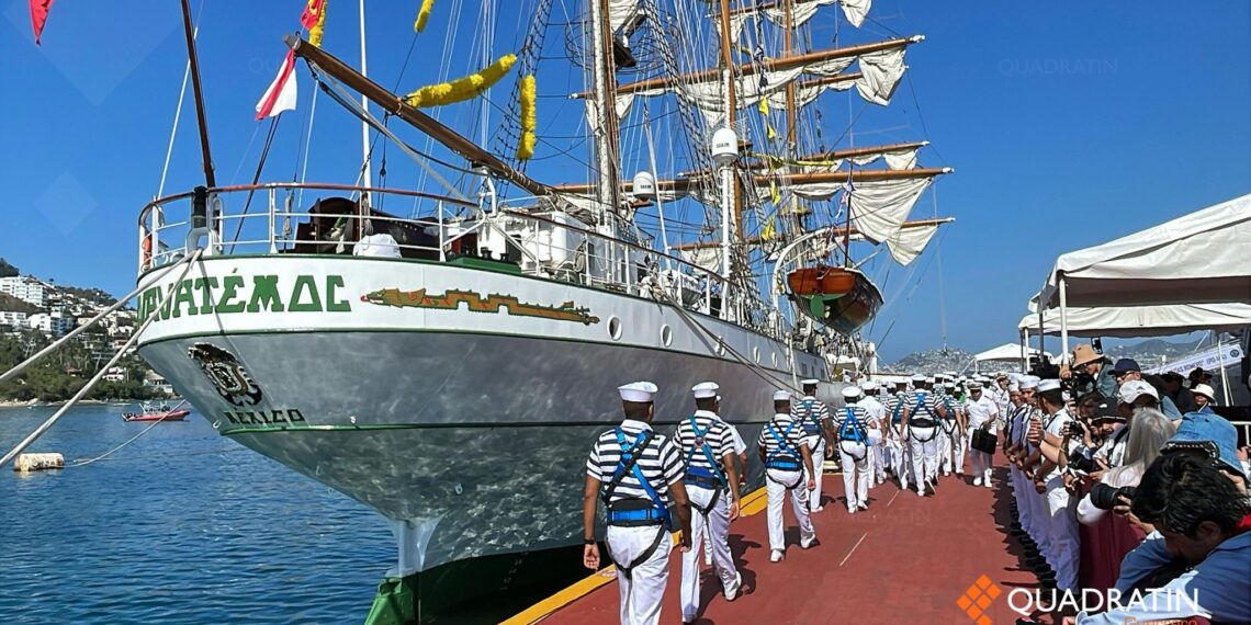 Zarpa de Acapulco buque Cuauhtémoc a travesía en crucero de instrucción