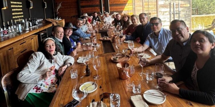 ¿Cuántos funcionarios de Guanajuato fueron al tianguis turístico? Critican viaje de ediles