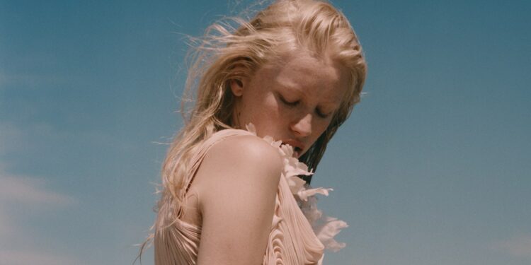 15+ Best Summer Fragrances That Are an Escape in a Bottle