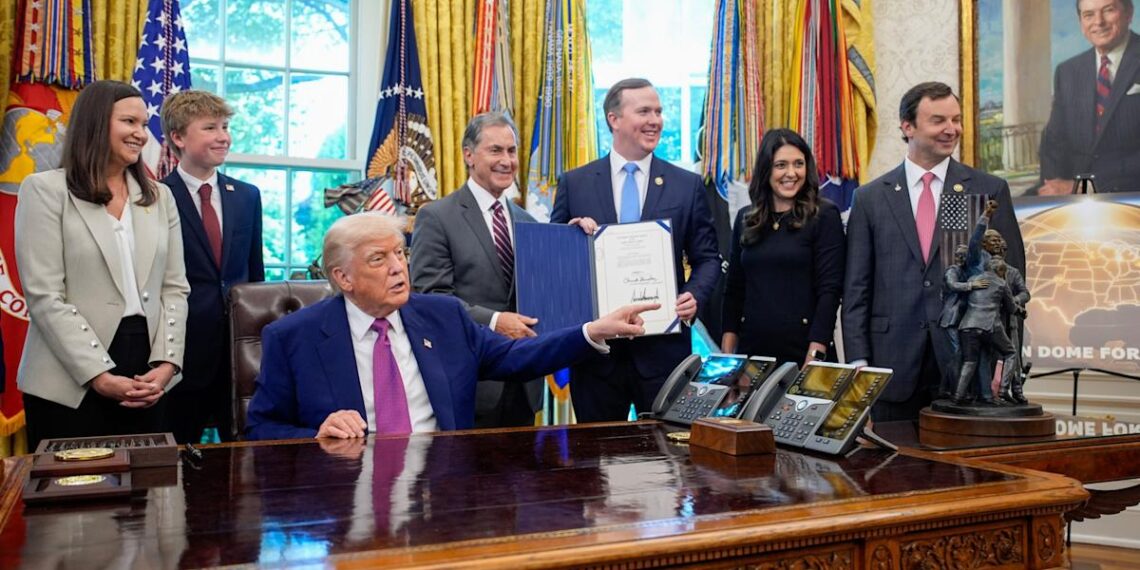 Trump sanciona agencias de viajes de la India por facilitar la "inmigración ilegal" a EEUU