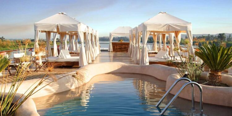 Los 5 cruceros más lujosos para hacer este verano: uno alcanza los 40.000 €