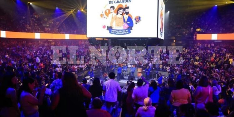 Festeja Guadalupe a maestros con dinero y viajes