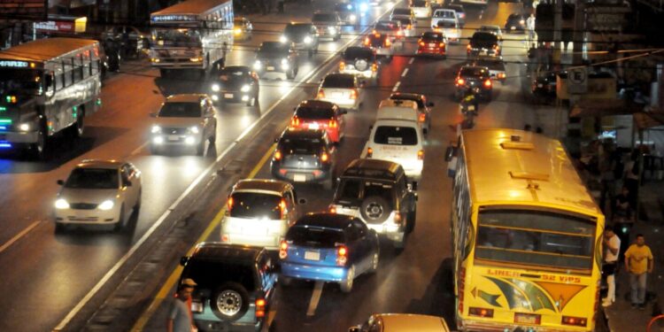 Colapso vial: 78% de viajes urbanos se hacen en autos y motos, señala BM - Última Hora