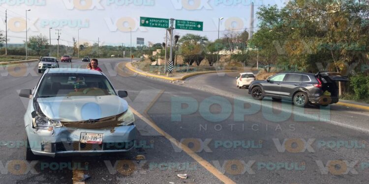 accidente vial en crucero de Victoria