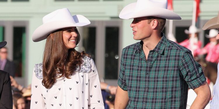 Kate Middleton en los 2010 es mi inspiración para llevar camisas blancas con skinny jeans en primavera 2025