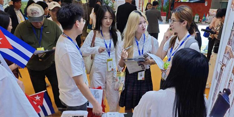 Cuba despliega su encanto caribeño en la Feria de Viajes de Guangzhou