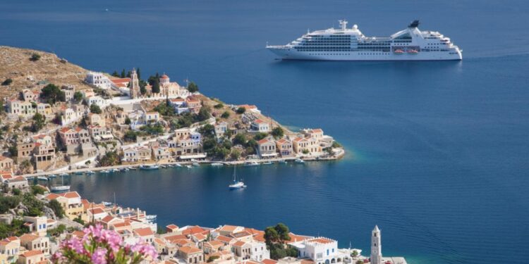 Dos turistas se divierten al máximo en un crucero, llega la factura de 3.200 euros y la gran huida los lleva hasta Ibiza