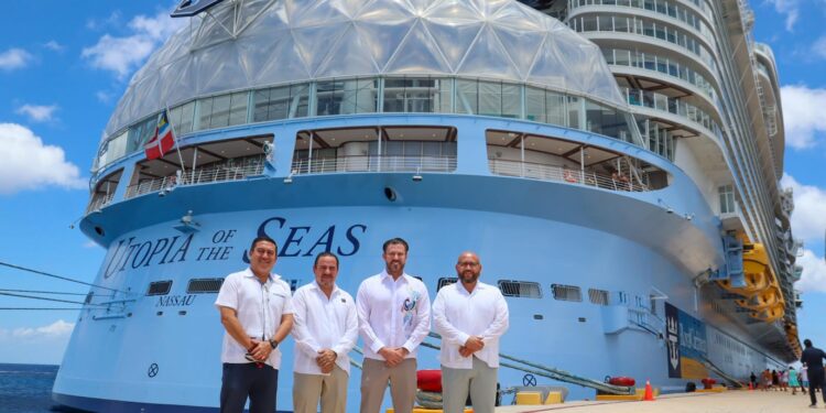 Arriba a Cozumel el segundo crucero más grande del mundo The World’s Biggest Weekend Utopia of the Seas