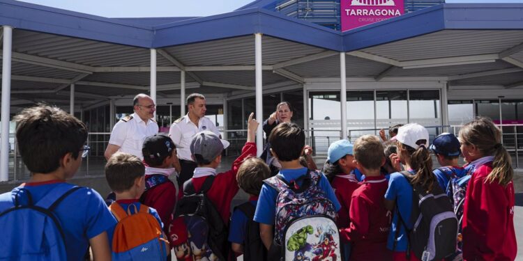 El Port de Tarragona abre la terminal de cruceros a escolares para dar a conocer sus profesiones