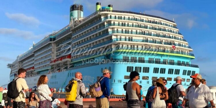 Arribo a Progreso de crucero anima la actividad turística en el puerto