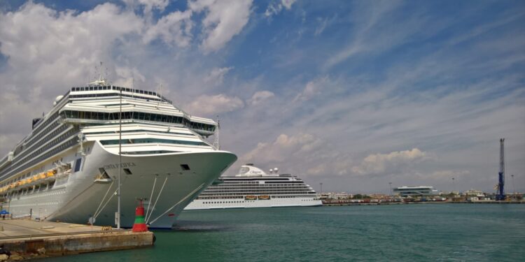 Cruceros en el Puerto de València. - Foto: VALENCIAPORT