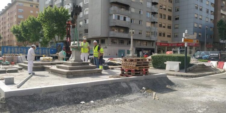 El minucioso montaje del crucero en las Tres Cruces de Zamora